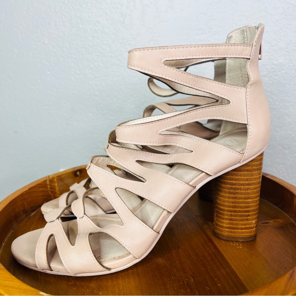 Wittner Rochelle block leather nude heels size 42